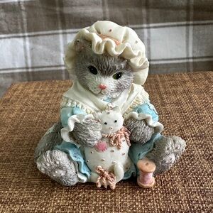 Vintage Enesco Calico Kittens “Grandmas Are Sew Full Of Love” Cat Figurine